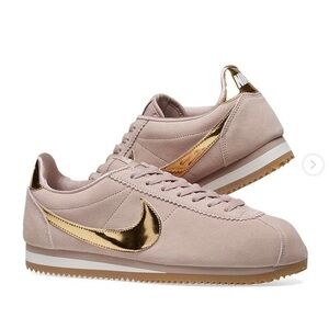NWOT Nike Classic Cortez Blush Suede Gold Swoosh Low Top Sneakers Shoes Size 7.5